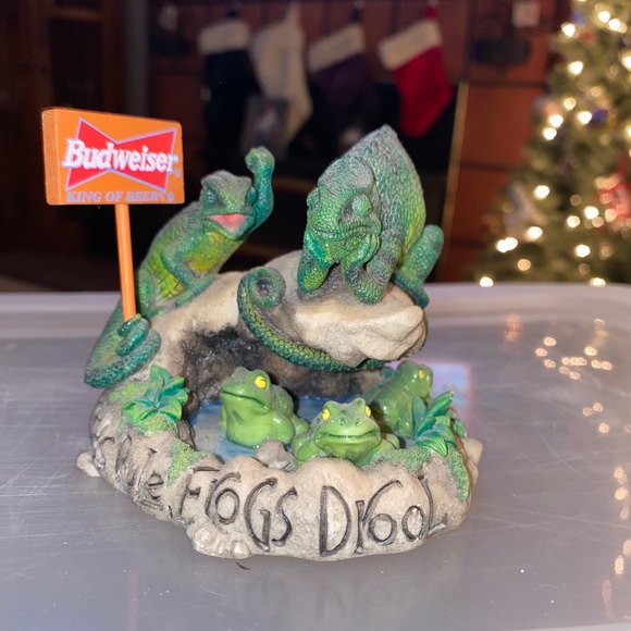 Budweiser "Lizards Rule, Frogs Drool" Figurine - Picture 1 of 2